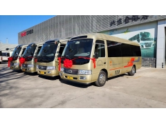 北京租车，北京租一辆17座豪华考斯特带
